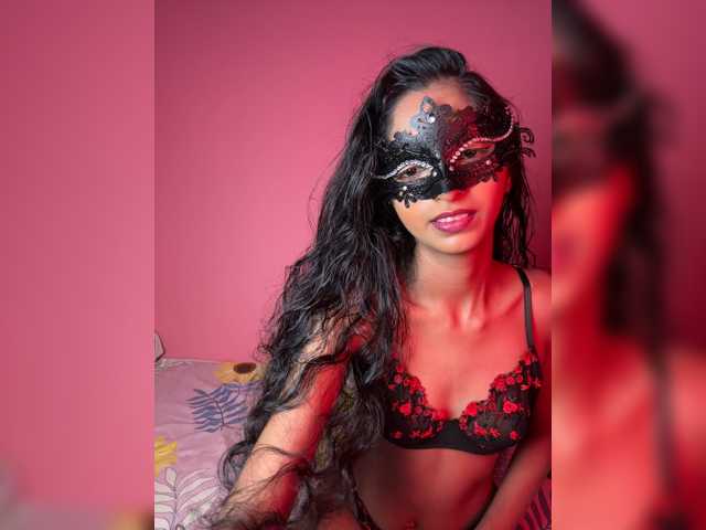 Zaraelin live cam on BongaCams