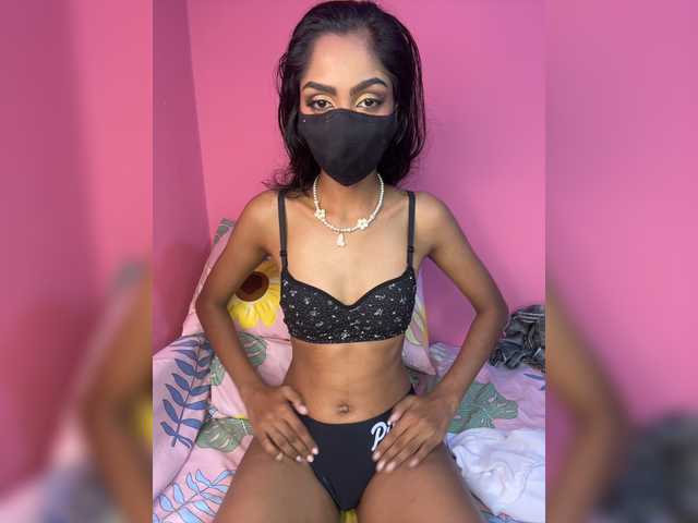Zaraelin live cam on BongaCams