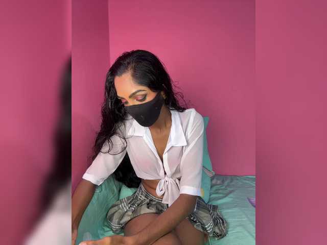 Zaraelin live cam on BongaCams