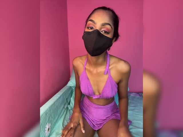 Zaraelin live cam on BongaCams