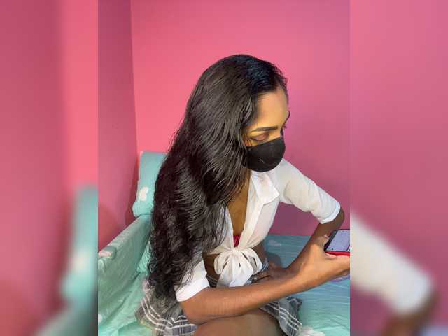 Zaraelin live cam on BongaCams