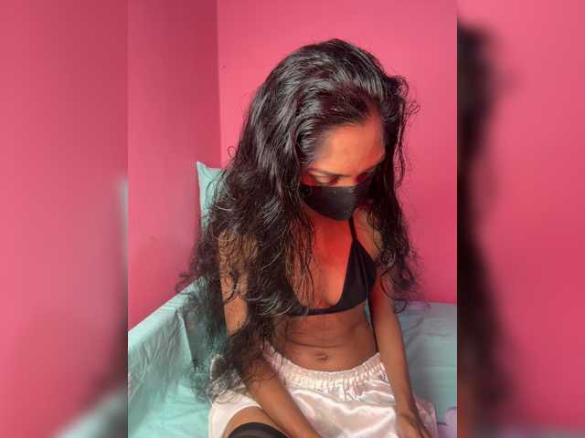 Zaraelin live cam on BongaCams