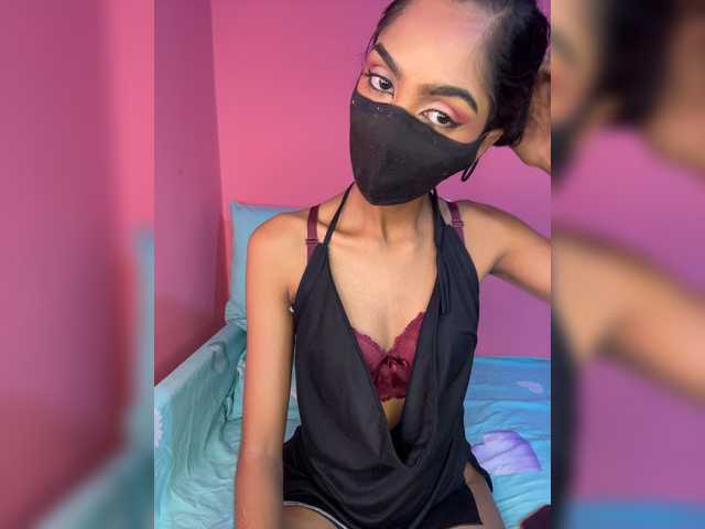 Zaraelin live cam on BongaCams