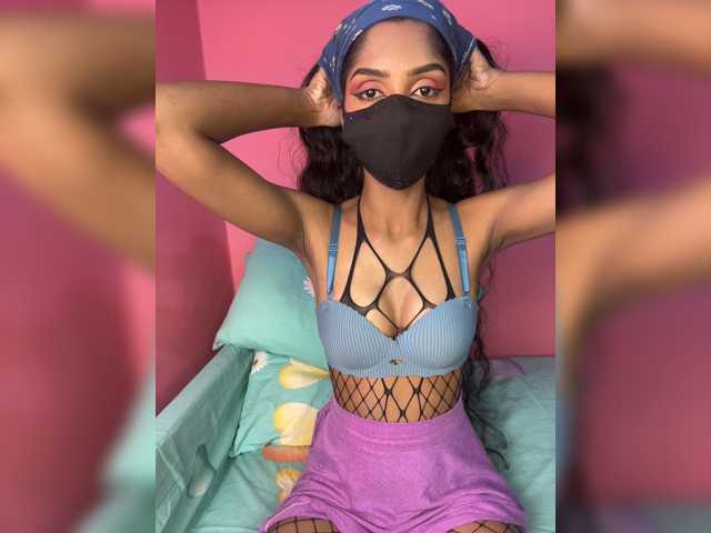 Zaraelin live cam on BongaCams