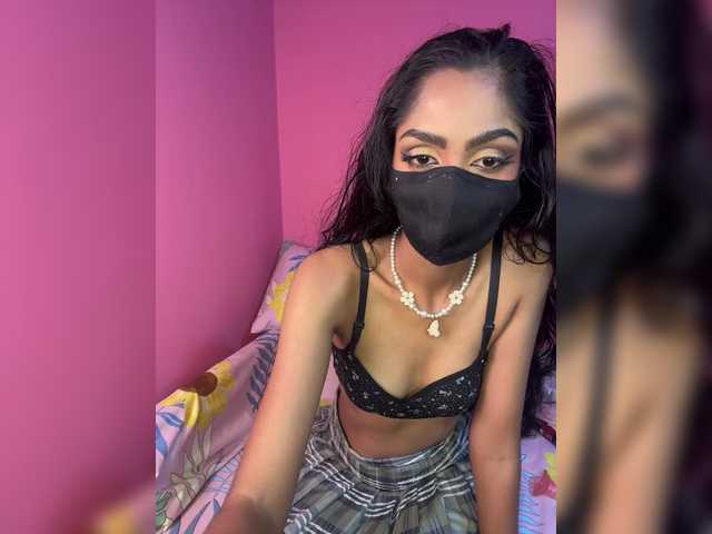 Zaraelin live cam on BongaCams
