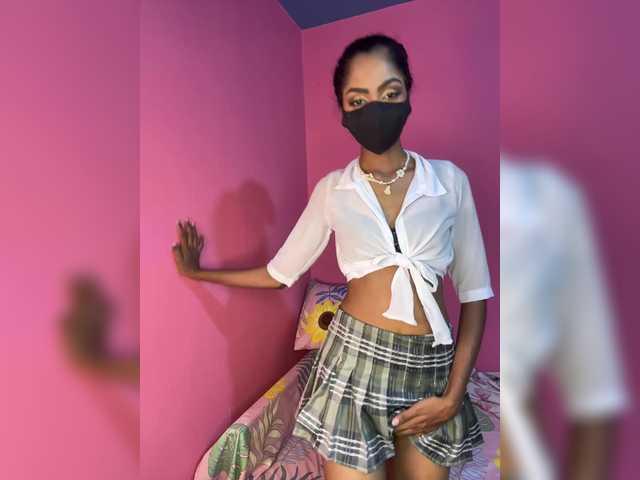Zaraelin live cam on BongaCams