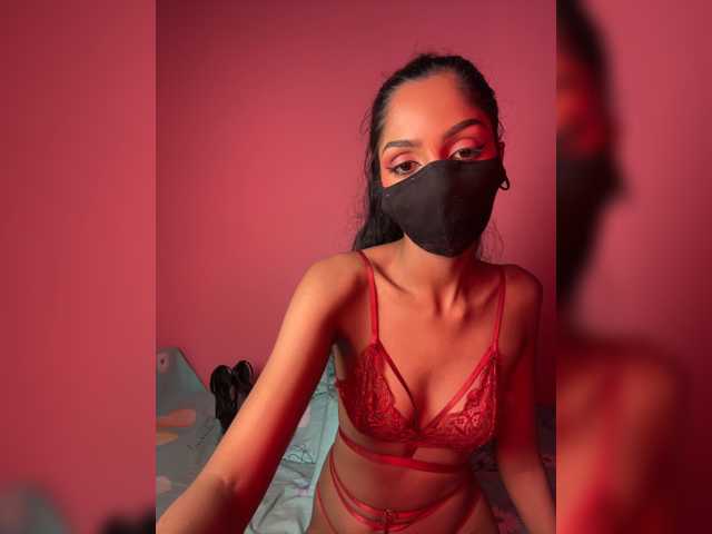 Zaraelin live cam on BongaCams