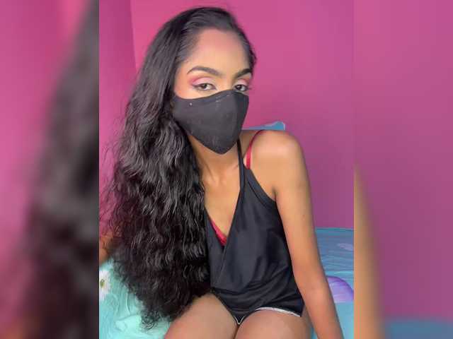 Zaraelin live cam on BongaCams