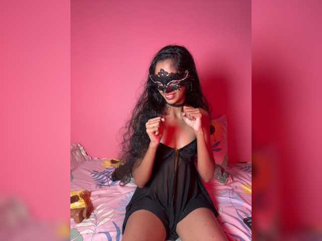 Zaraelin live cam on BongaCams