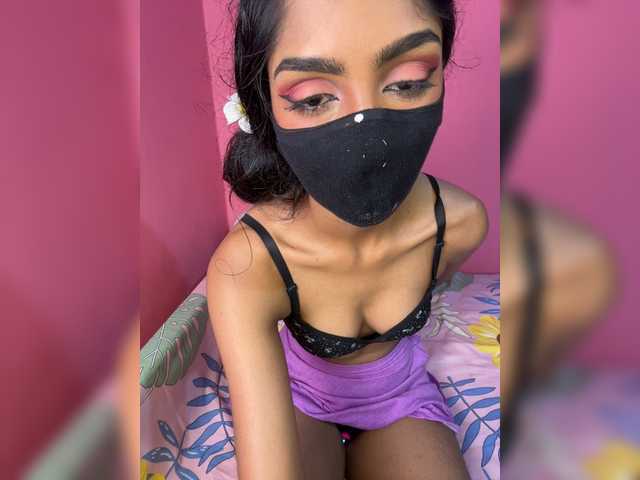 Zaraelin live cam on BongaCams