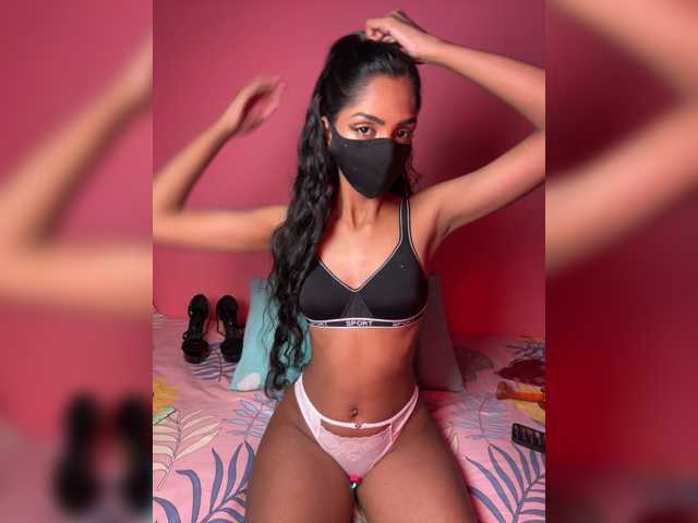 Zaraelin live cam on BongaCams