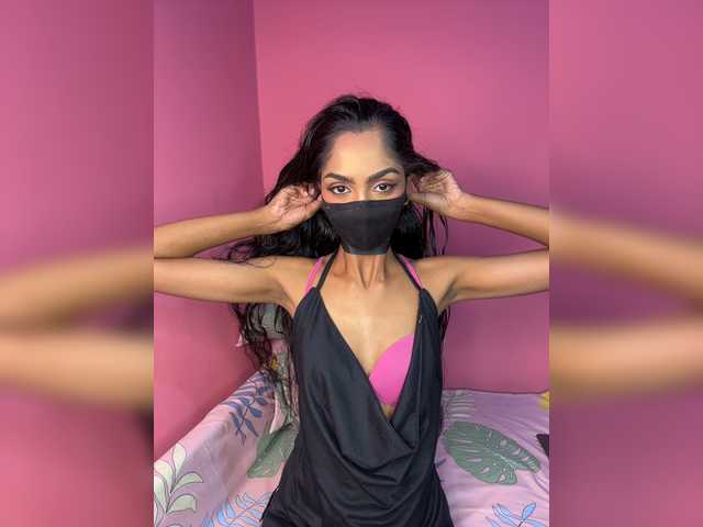 Zaraelin live cam on BongaCams