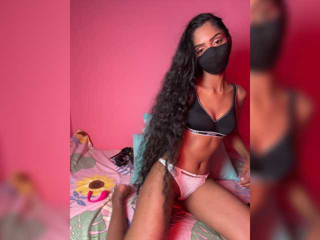 Zaraelin live cam on BongaCams