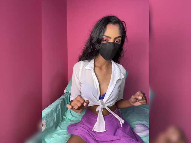 Zaraelin live cam on BongaCams