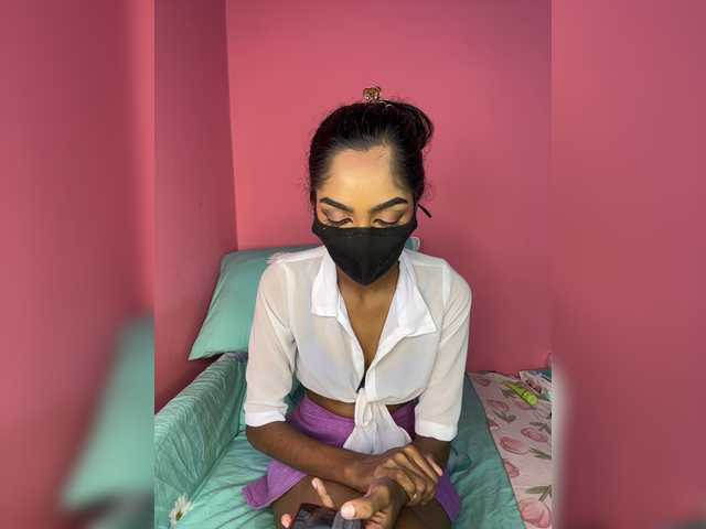 Zaraelin live cam on BongaCams