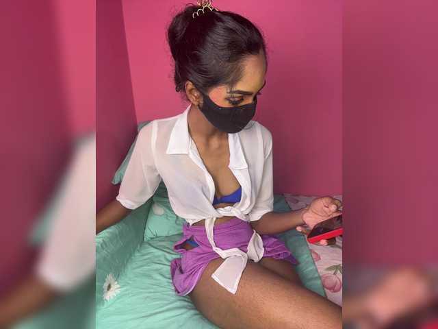 Zaraelin live cam on BongaCams