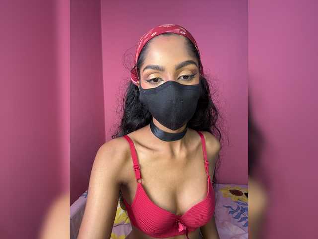 Zaraelin live cam on BongaCams
