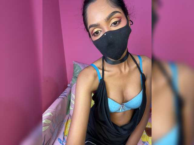 Zaraelin live cam on BongaCams
