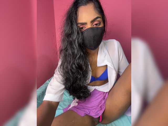 Zaraelin live cam on BongaCams