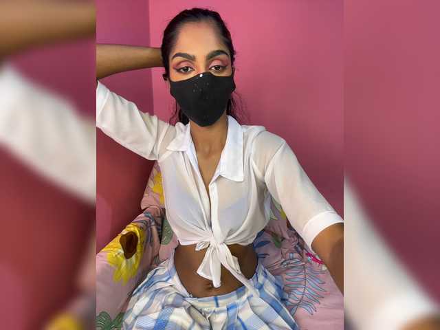 Zaraelin live cam on BongaCams
