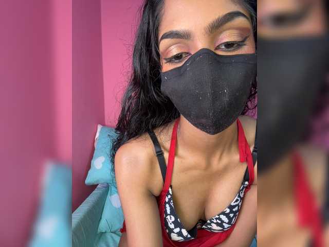 Zaraelin live cam on BongaCams