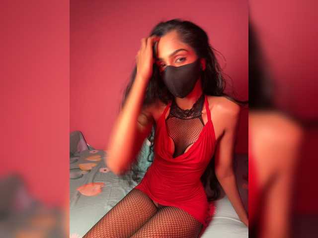 Zaraelin live cam on BongaCams