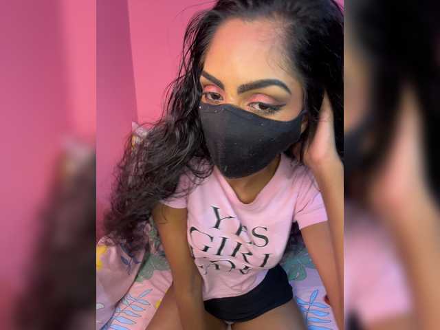 Zaraelin live cam on BongaCams