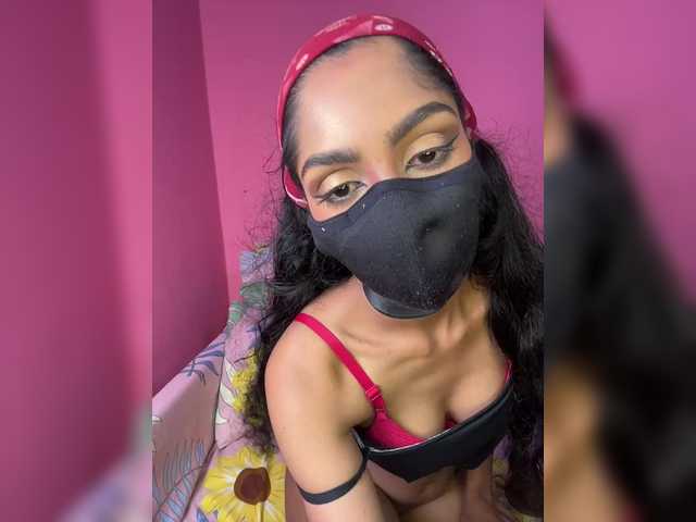 Zaraelin live cam on BongaCams