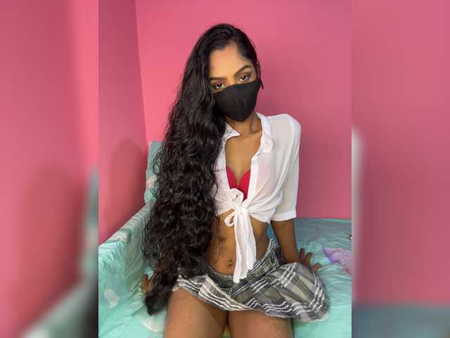 Zaraelin live cam on BongaCams