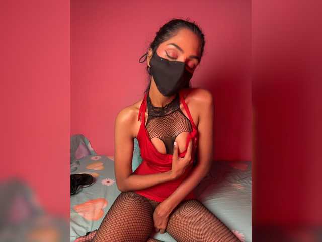 Zaraelin live cam on BongaCams
