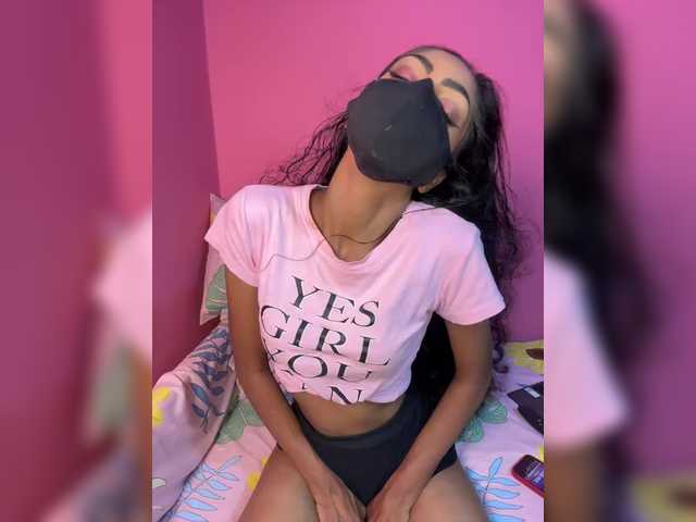 Zaraelin live cam on BongaCams