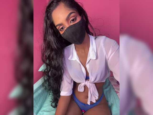 Zaraelin live cam on BongaCams
