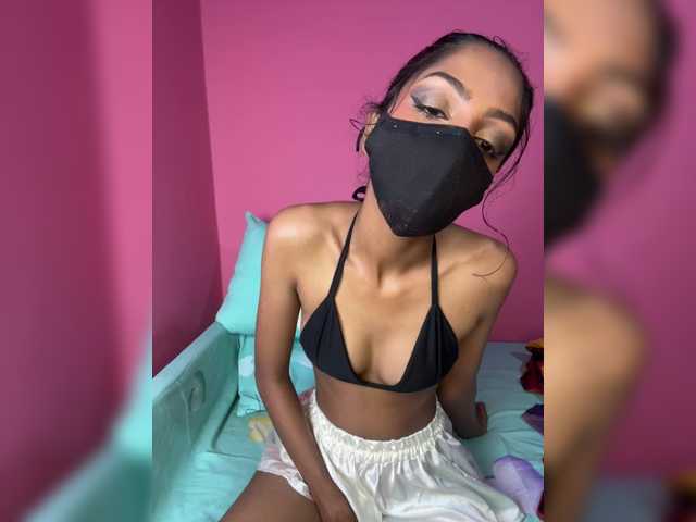 Zaraelin live cam on BongaCams