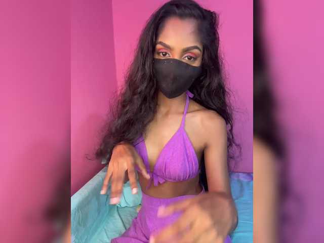 Zaraelin live cam on BongaCams