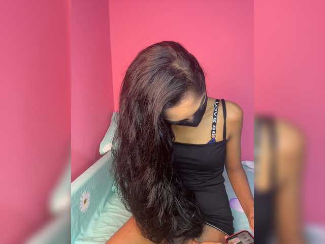 Zaraelin live cam on BongaCams