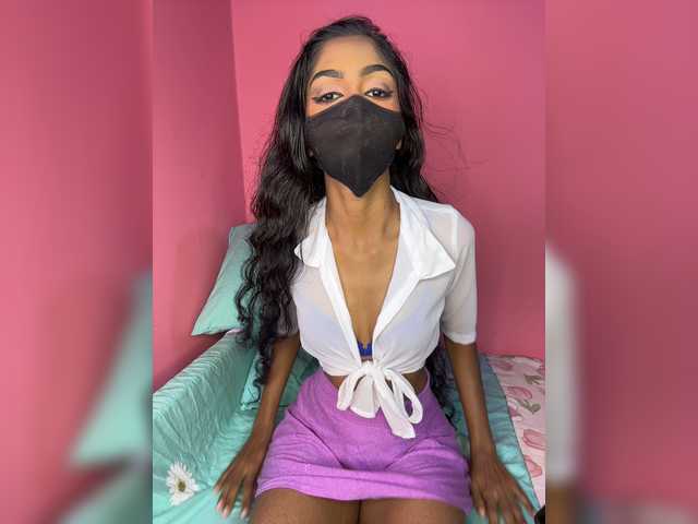 Zaraelin live cam on BongaCams