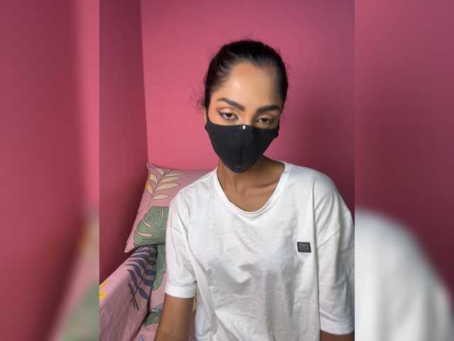 Zaraelin live cam on BongaCams