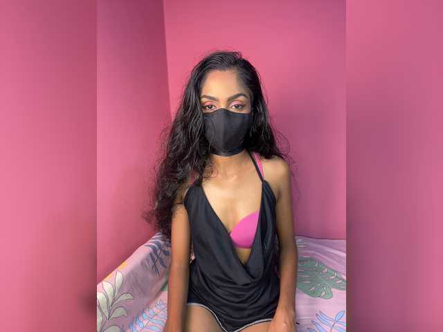 Zaraelin live cam on BongaCams