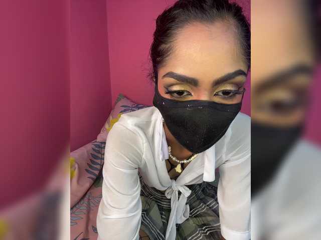 Zaraelin live cam on BongaCams