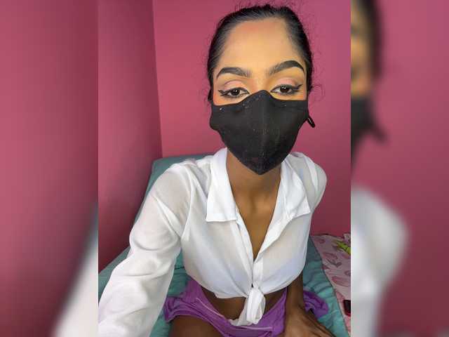 Zaraelin live cam on BongaCams