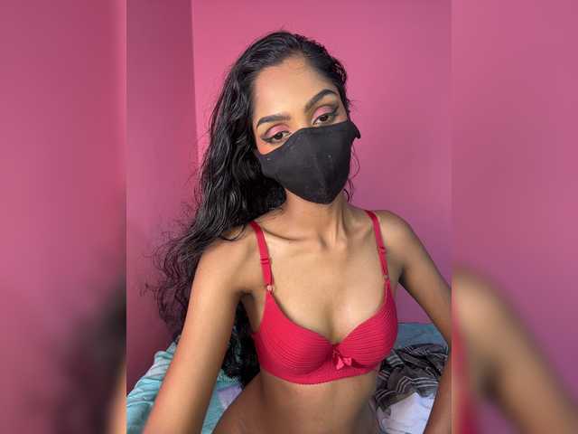 Zaraelin live cam on BongaCams