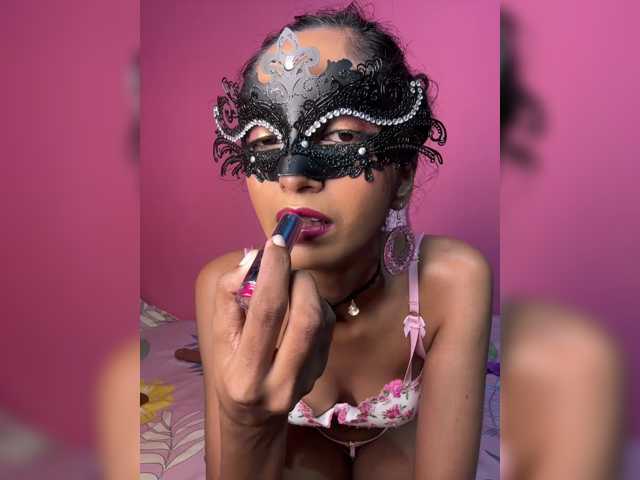 Zaraelin live cam on BongaCams