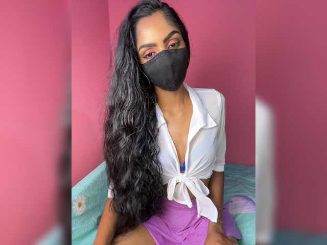 Zaraelin live cam on BongaCams