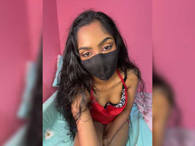 Zaraelin live cam on BongaCams
