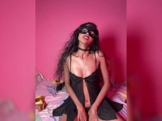 Zaraelin live cam on BongaCams