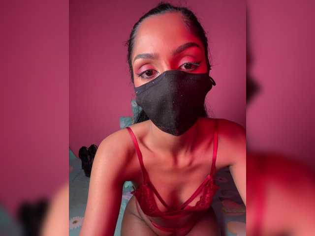 Zaraelin live cam on BongaCams