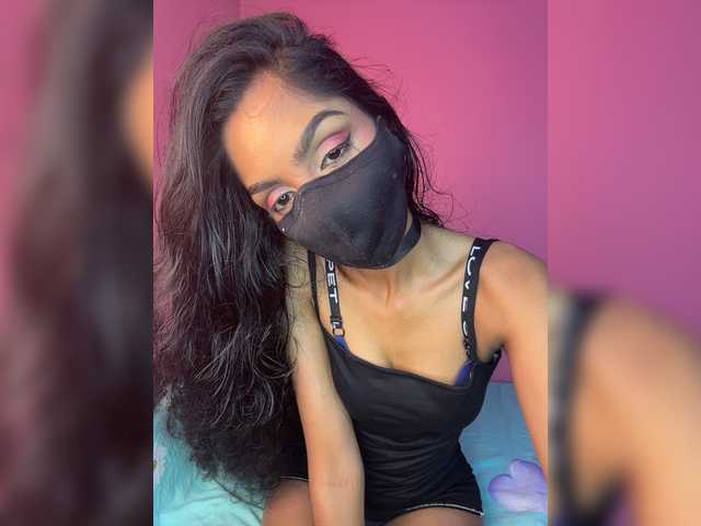 Zaraelin live cam on BongaCams