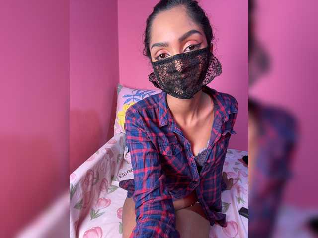 Zaraelin live cam on BongaCams