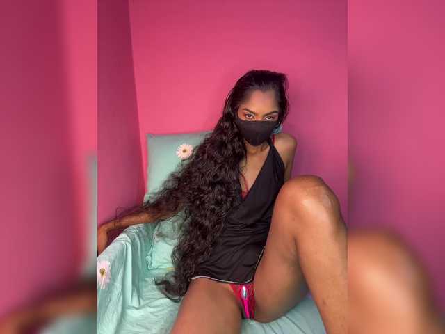 Zaraelin live cam on BongaCams