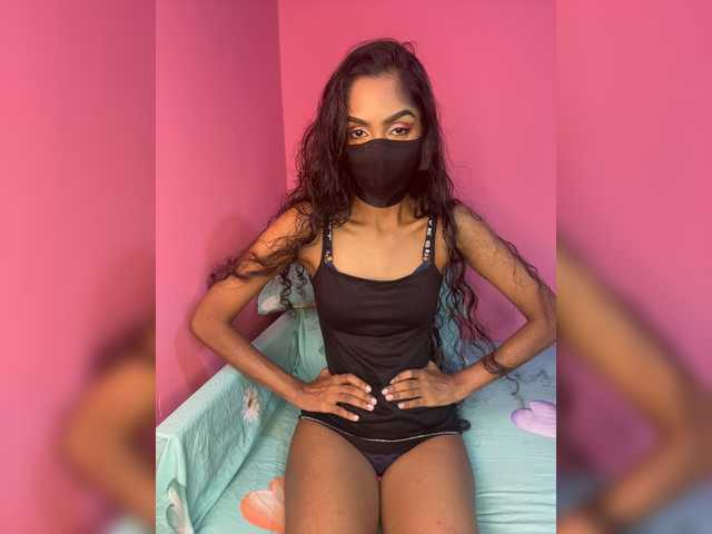 Zaraelin live cam on BongaCams